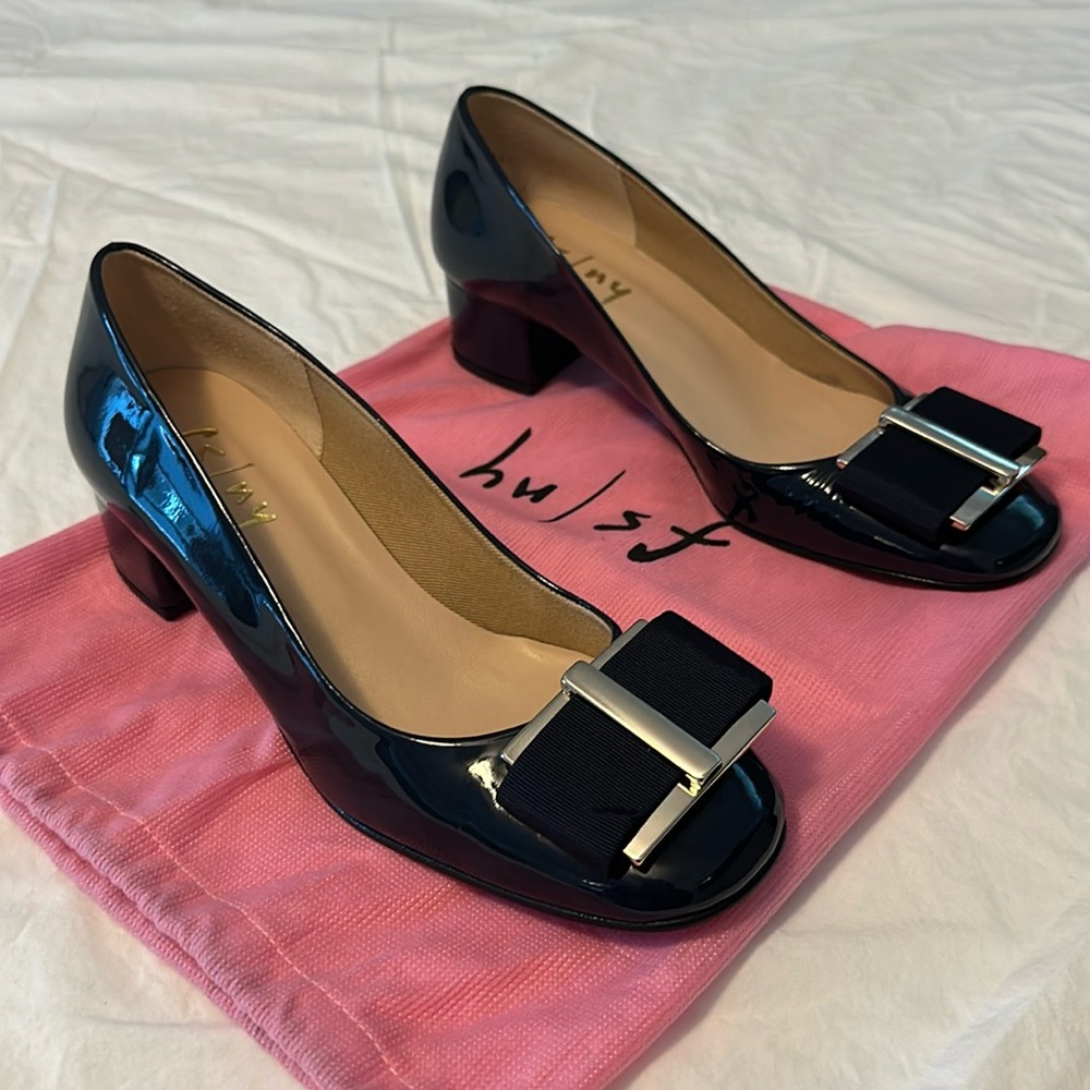 fs/ny leather navy blue heels with silver embellishment Sz 8 tuckernuck